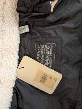NWT Levi’s Quilted Vest with Sherpa lined collar - Black - Size Medium